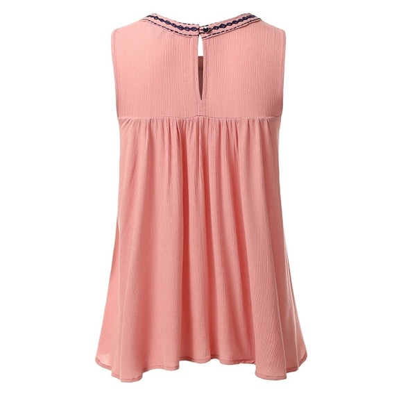 🔵🆕 Pink Embroidery Top - Picture 3 of 7